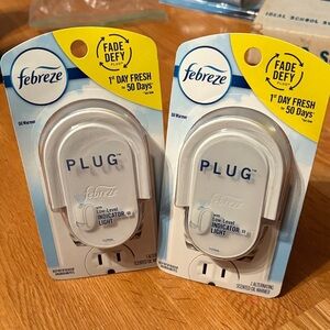 Febreze Plug Scented Oil Warmer with Fade Defy Technology